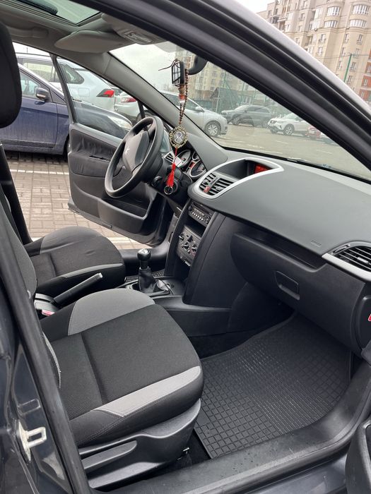 Продаю авто Peugeot 207