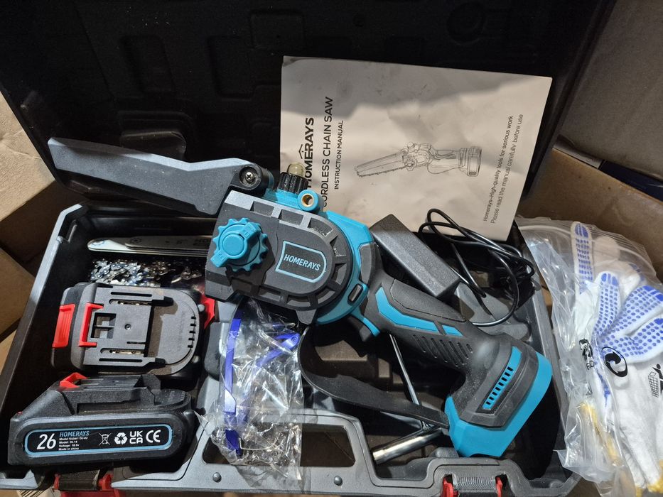 Міні акумуляторна ланцюгова пила.
