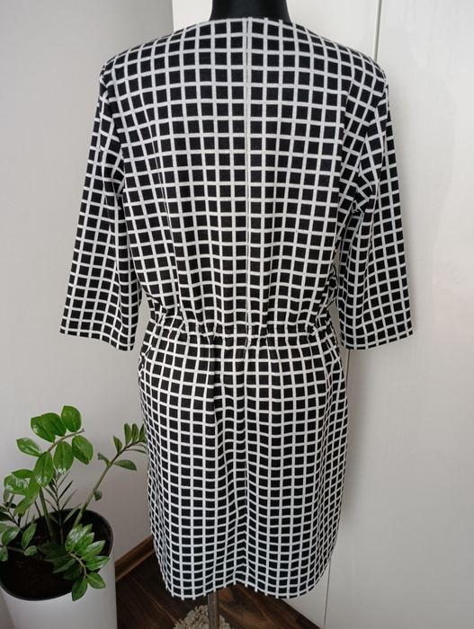 Ładna sukienka damska marki Esmera rozmiar 44/46