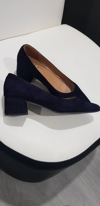 Vendo sapato de camurça em azul