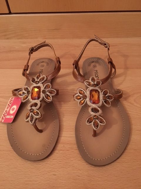 Sandálias Nº 38 Novas
