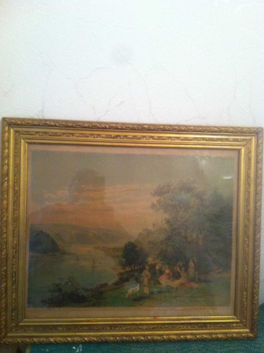 Продаются старинные картины.