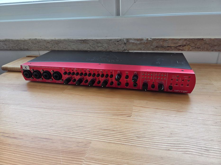 Interface Behringer Firepower FCA1616 (C/ Avaria Canal 1 / P/ Peças ou Reparação)