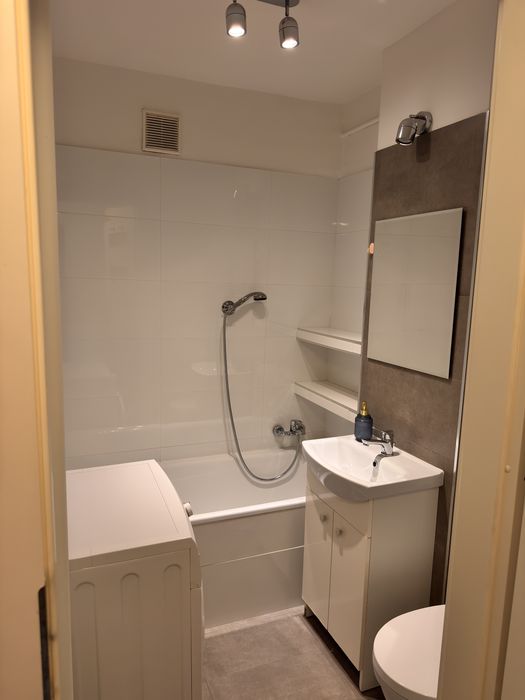 Umeblowana kawalerka 32 m² – 200 m od metra Kondratowicza. Dostepna od zaraz