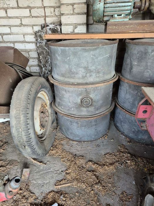 Beczki metalowe i plastikowe