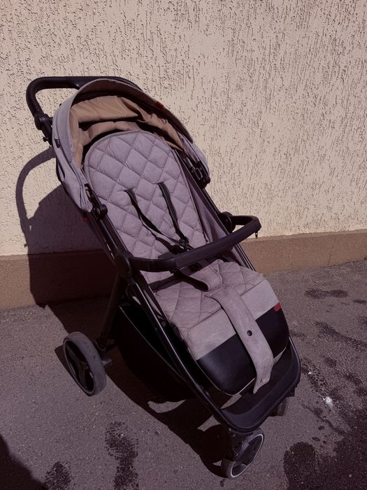 Прогулянкова коляска Carrello Bravo