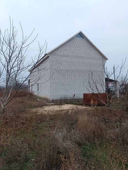 Продам 2-поверховий будинок без внутрішніх робіт