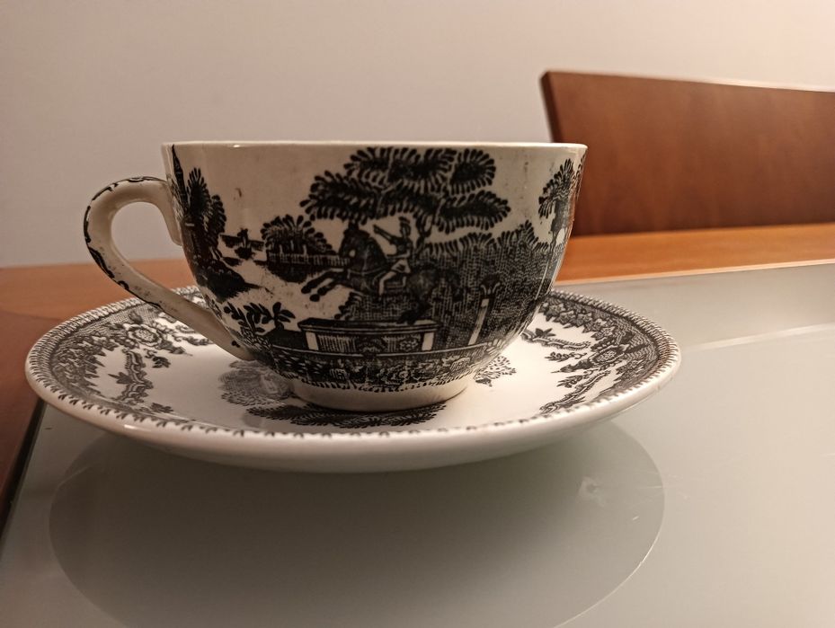 Porcelana Muito Antiga e Rara- Chávena e pires Estátua	GILMAN & C.ta*