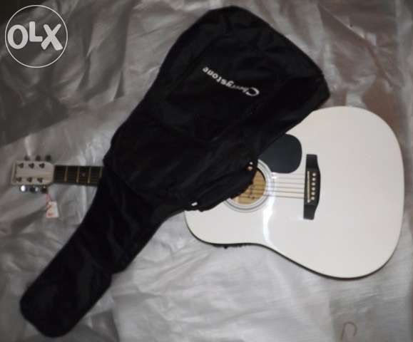 Guitarra western cutaway eletrificada