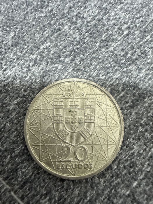 Moedas antigas em bom estado