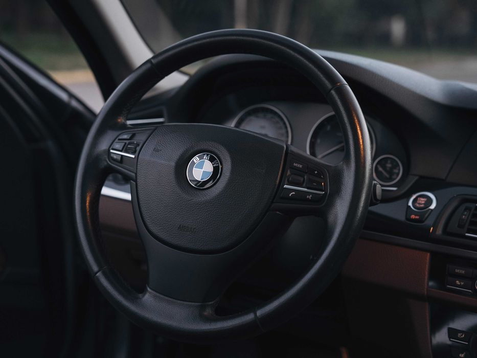 Продам власну BMW 5 Series 218 к.с універсал, топ комплектація