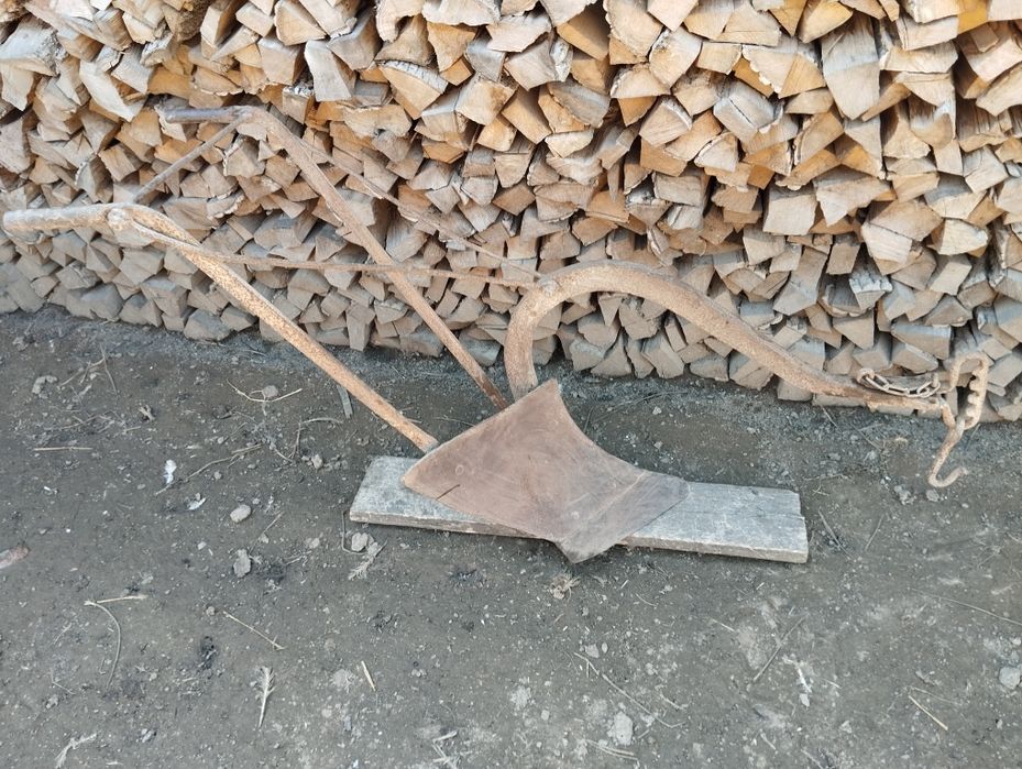 Плуг кінний  обсипач