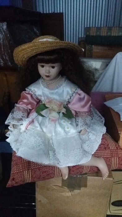 Magnifica boneca porcelana