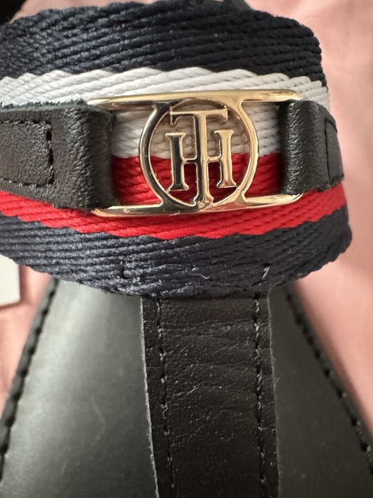 Skorzane sandałki Tommy Hilfiger r. 39