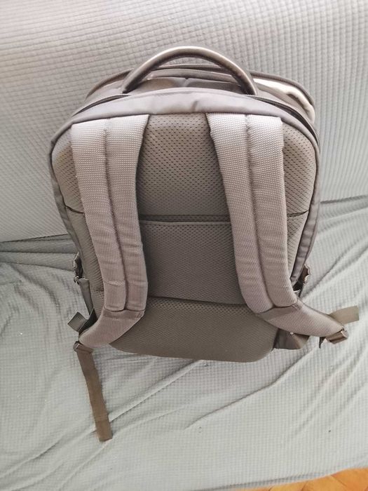 Vendo mochila Lenovo ThinkPad Essential 16 Backpack preta