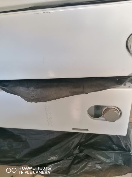 Продам 2х контурный газовый котёл Ariston, и 9 радиаторов,.