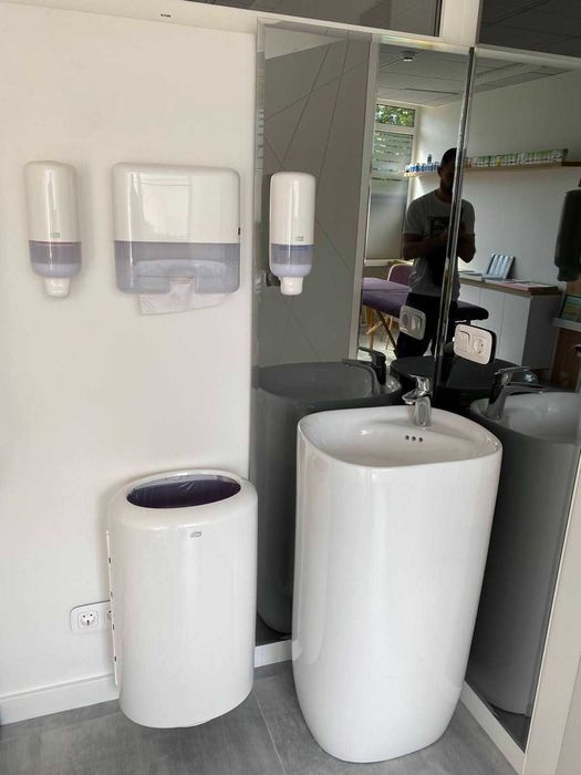 диспенсер TORK гигиена  склад.отель рестаран бизнес та медичний центр