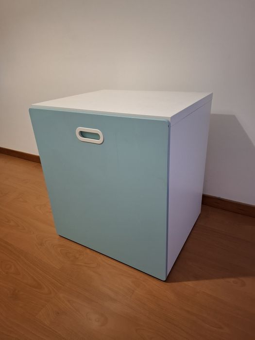 Baú ikea azul e branco