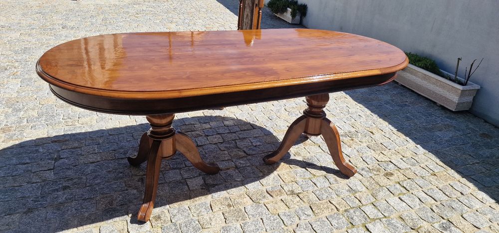 Tenho 2 camas maciças  e mesa e cadeiras  santa marinha Zêzere  Baião