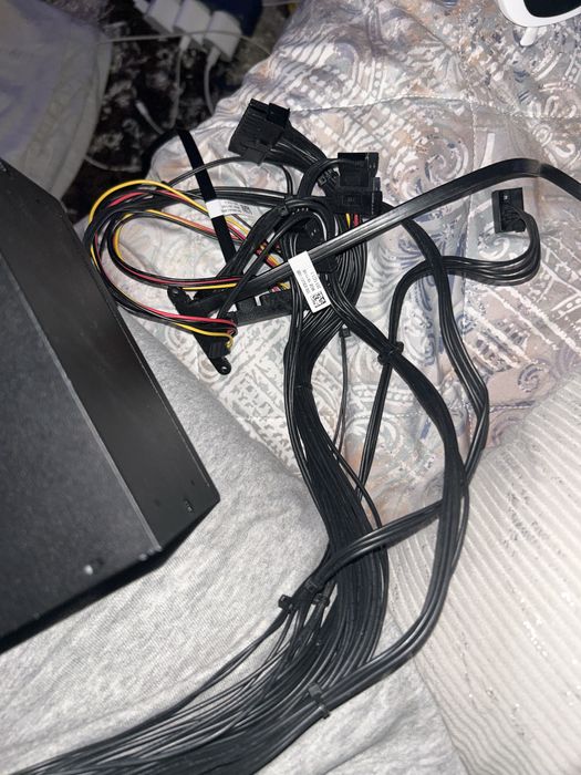 FSP350-60AGBAK, de 350 W, usada em computadores da  Lenovo⁠.