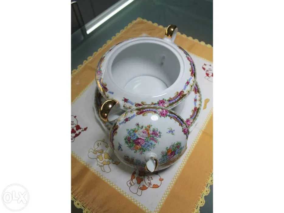 Terrinas antigas em porcelana