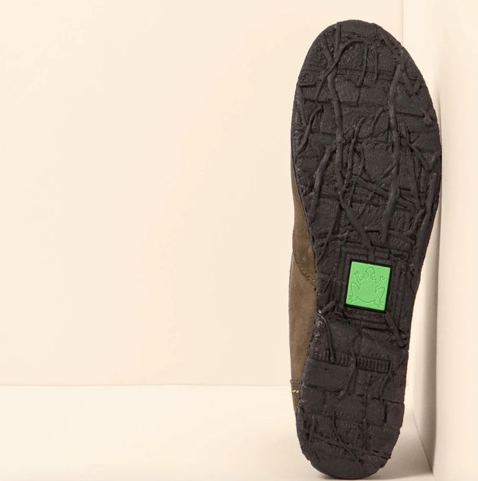 Botas em pele cor verde