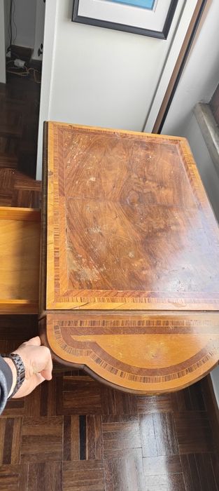 Mesa em madeira antiga