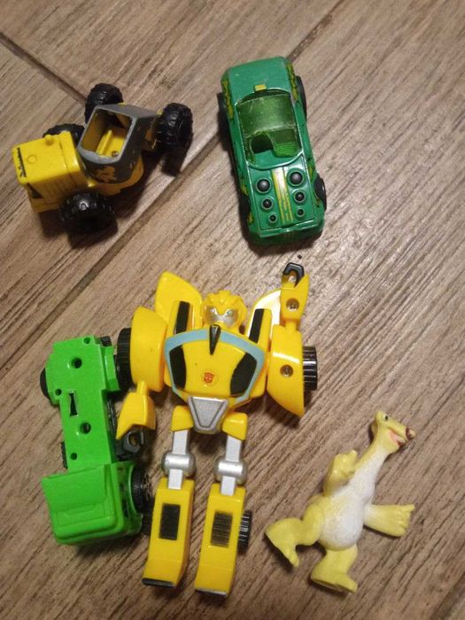 Машинки,іграшки,роботи,модельки