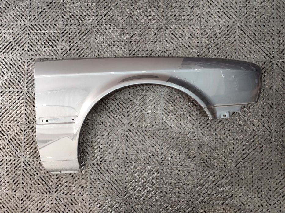 Błotnik przód prawy BMW 3 E30 09.82-11.93 kolor 184 Delphin metallic