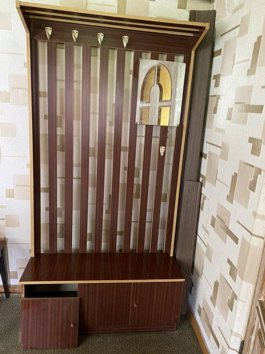 Продам вішалку для одежі