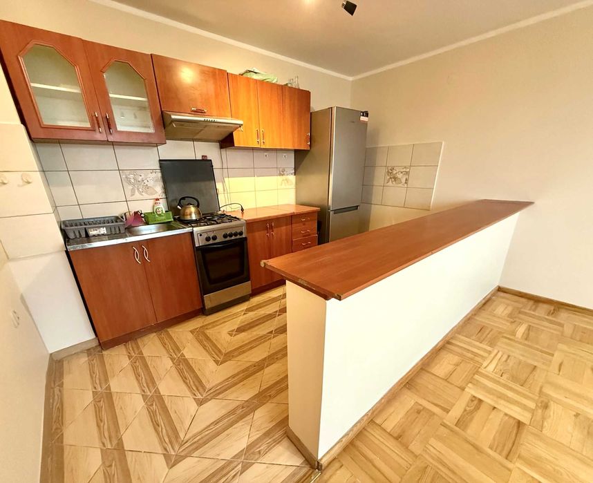 Na wynajem piętro domu (mieszkanie 2 pok.) z parkingiem