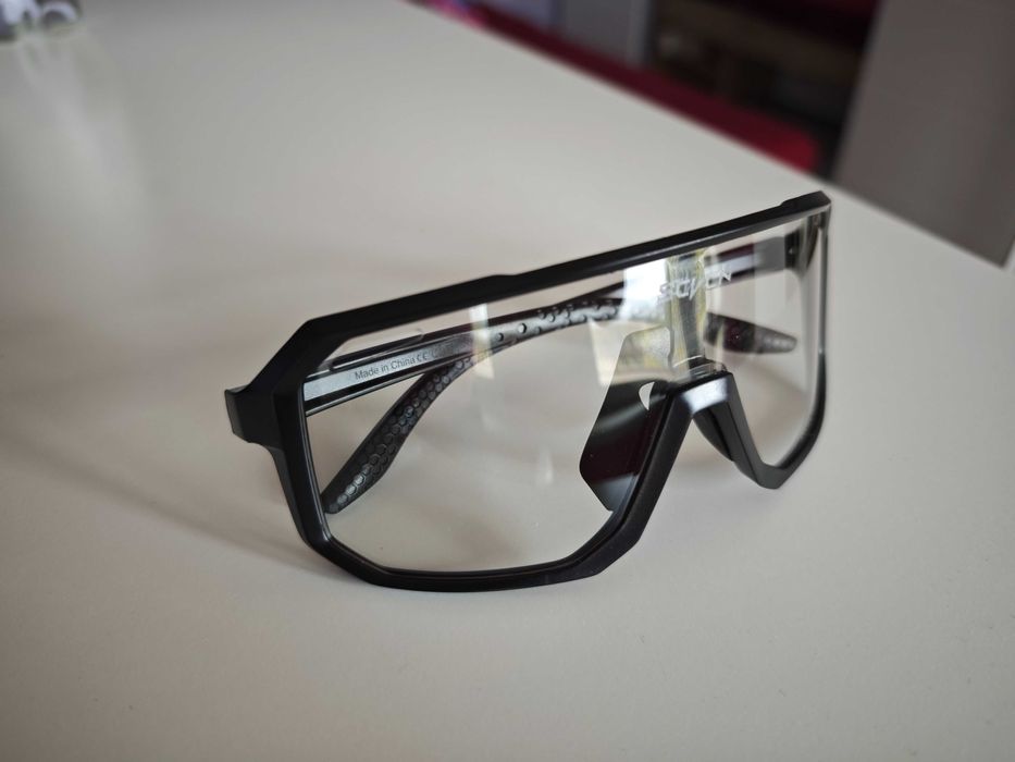 Okulary fotochromowe, przeciwsłoneczne na rower, bieganie, góry - nowe