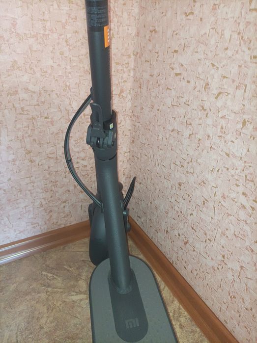 Електросамокат Xiaomi Mi Electric Scooter Essential Black