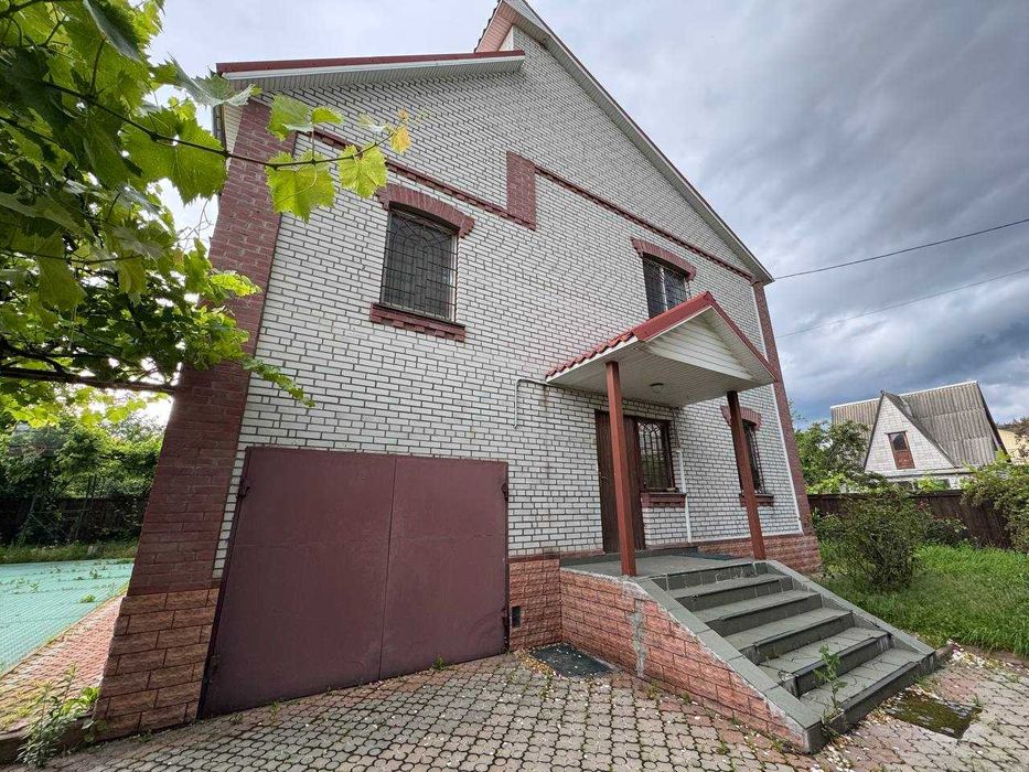 продаж будинку Українка