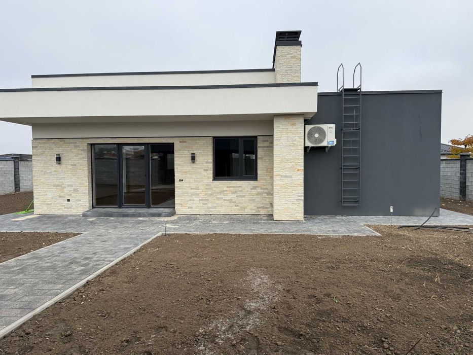 Продаж сучасного будинку з ремонтом і всіма комунікаціями