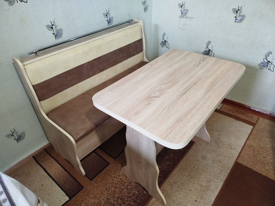 Кухонний набір (диван та стіл)