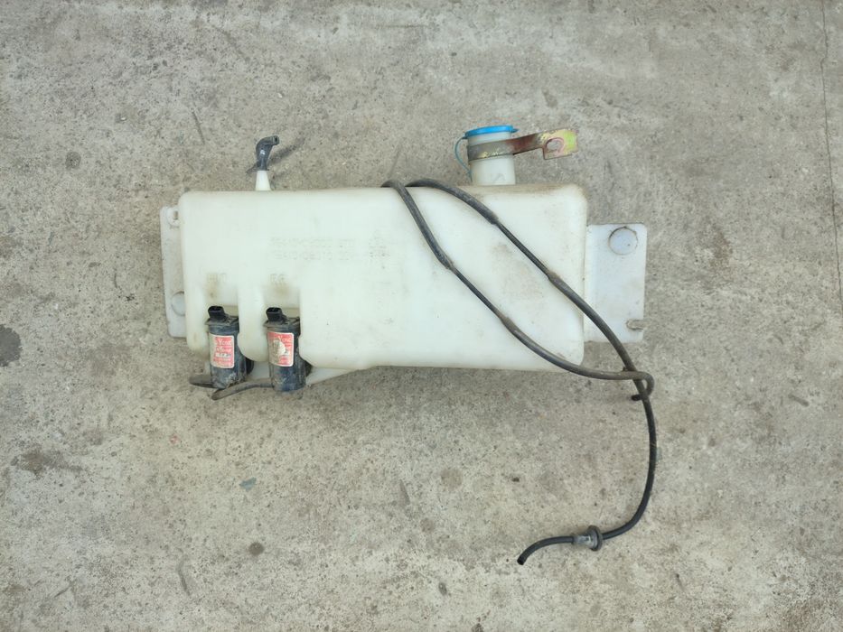 Продам бачок омывателя на SsangYong rexton 2.7 дизель