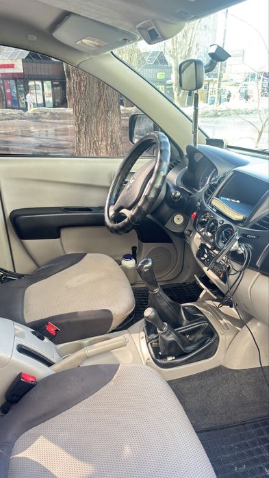 Mitsubishi L200 2010 рік