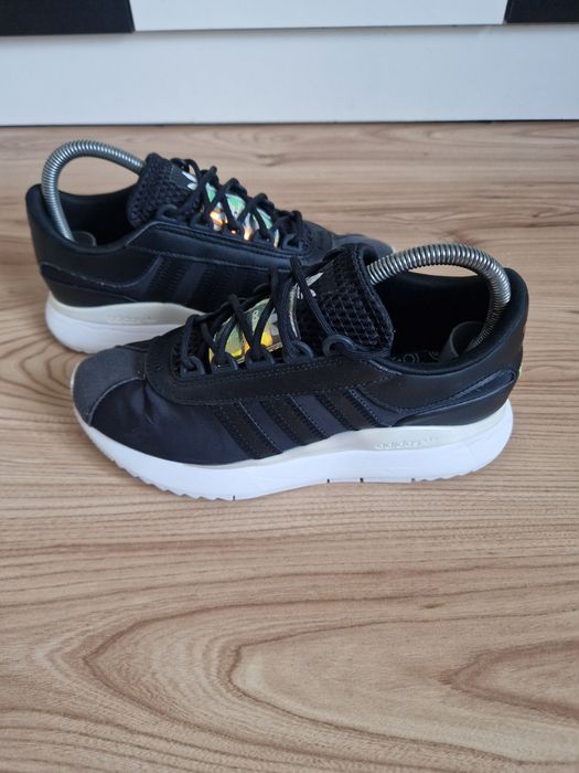 Adidas SI Andridge rozmiar 38 – czarny total look z efektownym tęczowy