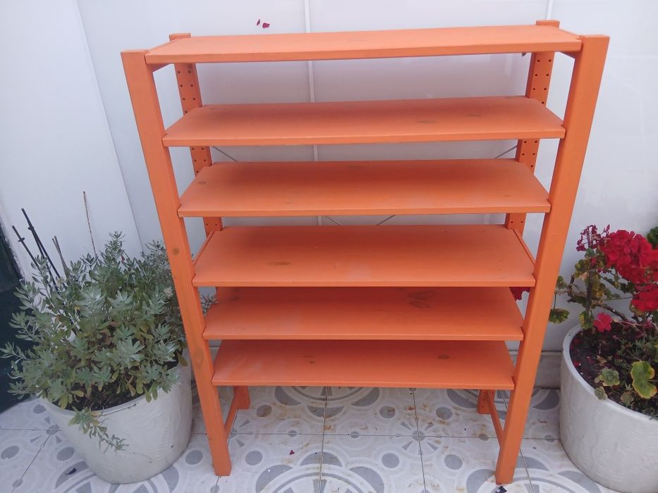 Estante de madeira Ikea