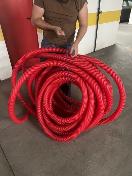 Tubo Corrugado Vermelho c/ Guia Rolo 49m Dupla Parede Série L - L250kN - Cablagem Eletricidade Ø 63 mm – Vermelho