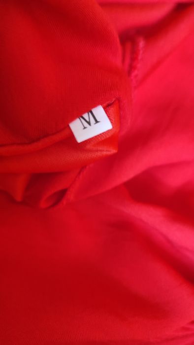 Czerwona piękna sukienka wizytowa