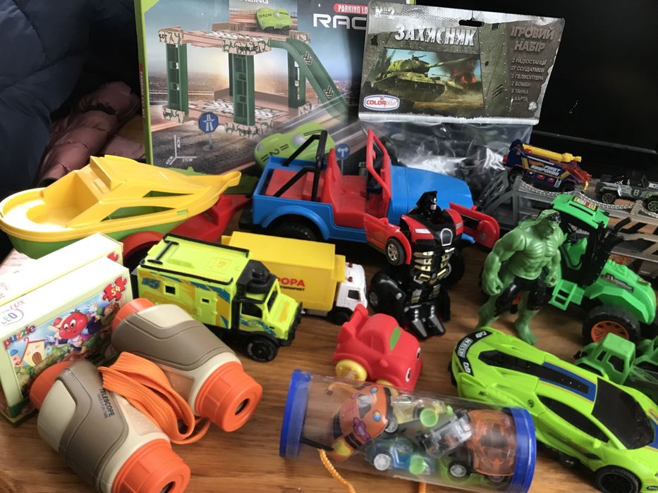 Іграшки для хлопчика лотом