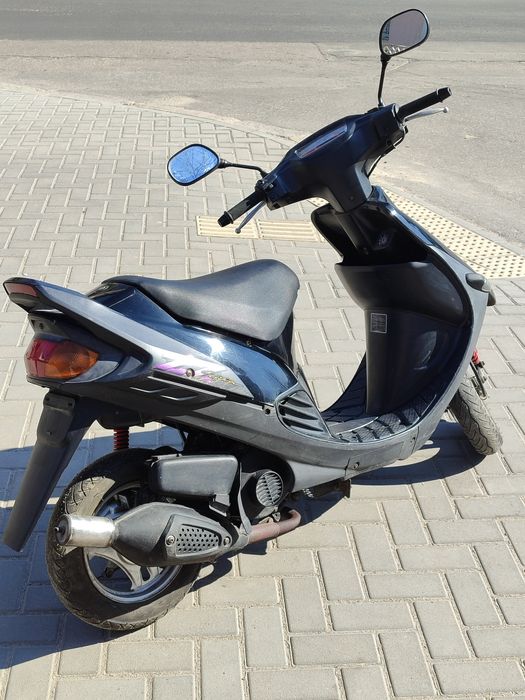 Мопед находу в отличном состоянии.Акумулятор и доп.скат новые..