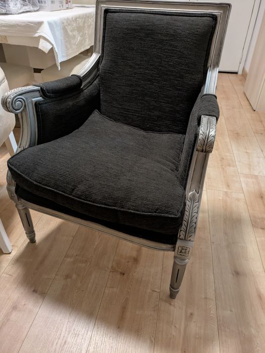 Cadeirão Preto e Prateado - 65cm x 65cm x 85cm - Coimbra