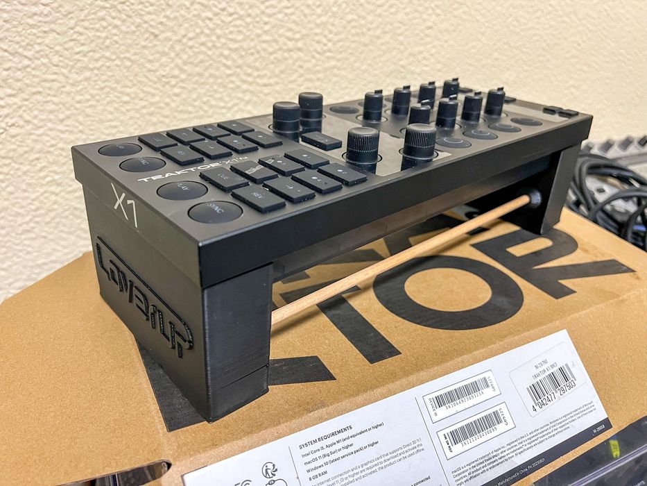 Suporte Traktor X1 Mk3