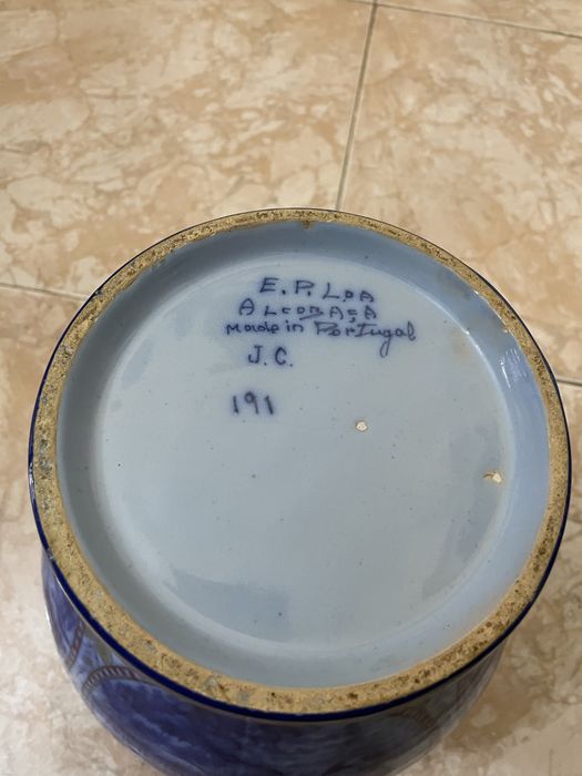 Jarrão da EPL – Faianças Elias & Paiva, Lda., fábrica de Alcobaça