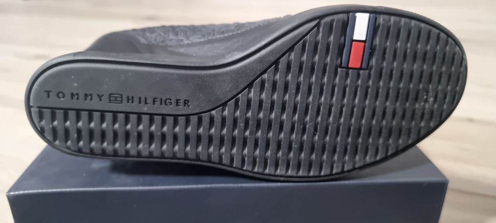 Tommy Hilfiger, z ukrytym koturnem, rozmiar 39, Wysokość obcasa 9cm,