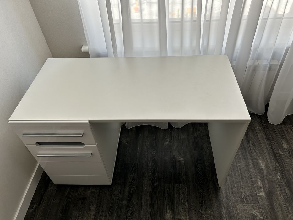 Стол письменный 130*60