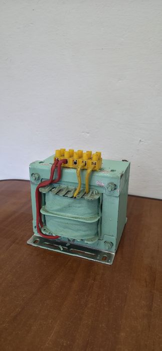 Jednofazowy transformator separacyjny firmy Breve-Tufvasson, model TMM 1000/A.